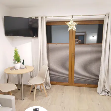 Quer Jacuzzi I Sauna דירה *