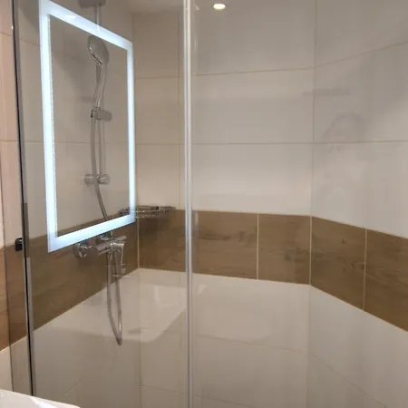 Quer Jacuzzi I Sauna *