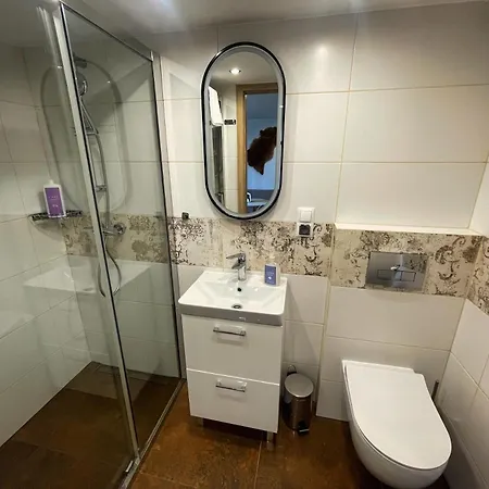 Quer Jacuzzi I Sauna *